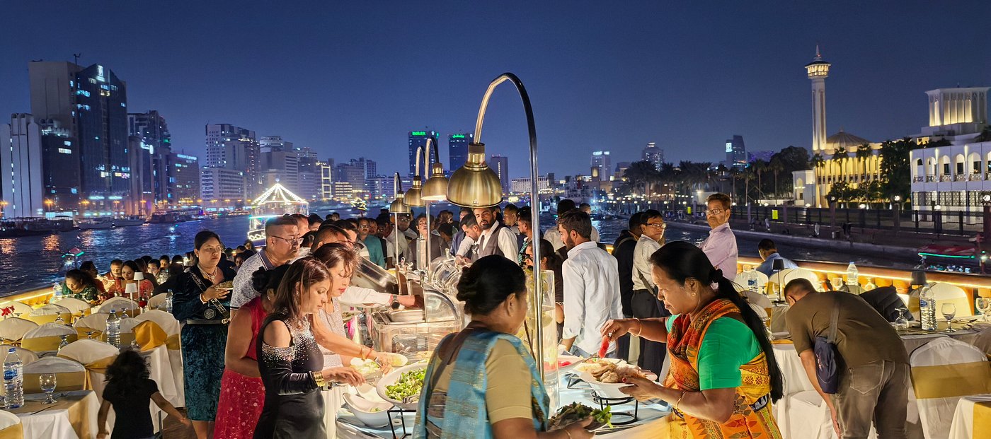 6) Dhow Cruise Dinner